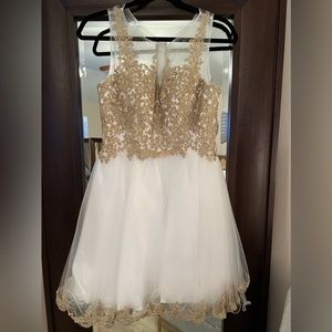 White and gold party or dama dress size M